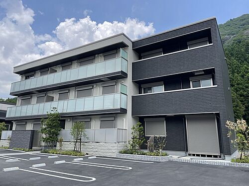 兵庫県神崎郡神河町柏尾 3階建 築2年1ヶ月