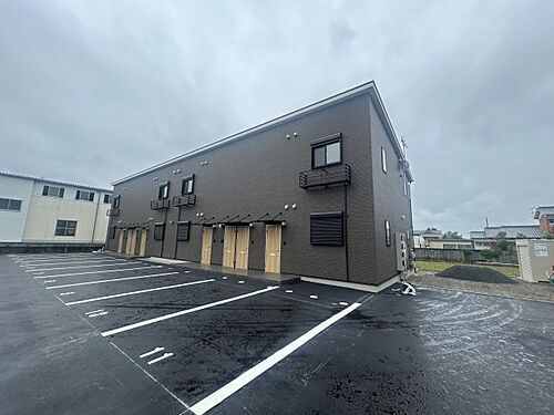 兵庫県姫路市花田町小川 地上2階地下1階建 