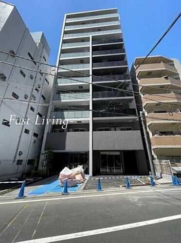 東京都新宿区山吹町 11階建