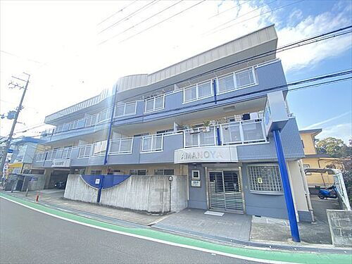 大阪府茨木市鮎川２丁目 3階建
