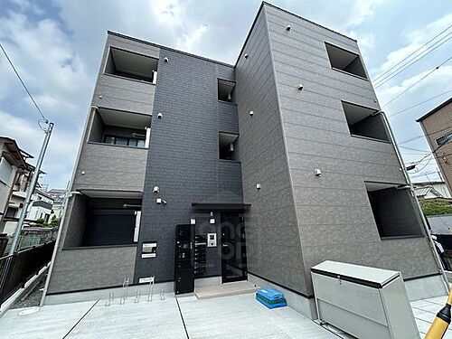大阪府吹田市千里丘中 3階建 