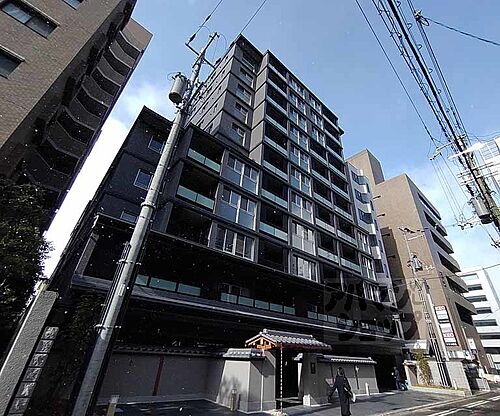 京都府京都市中京区室町通御池下る円福寺町 11階建