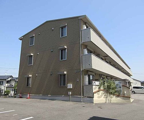 滋賀県大津市大萱７丁目 築8年10ヶ月 3階建