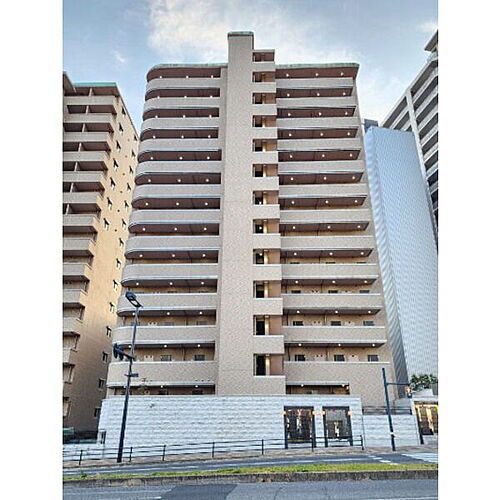 広島県広島市中区西白島町 14階建