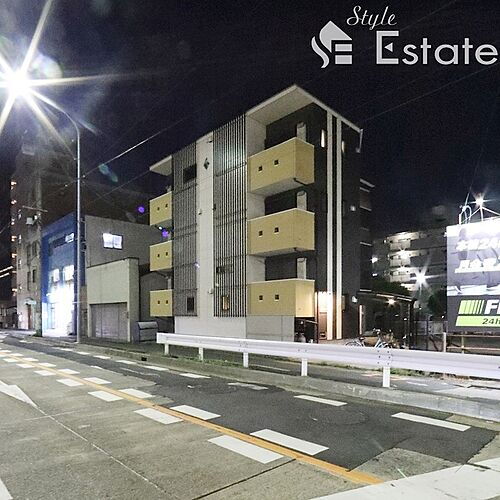 愛知県名古屋市南区港東通１丁目 3階建 築7年8ヶ月
