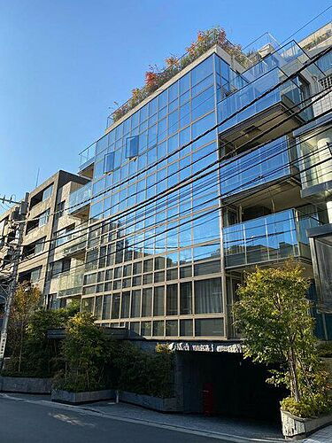 東京都港区西麻布３丁目 8階建 築5年3ヶ月