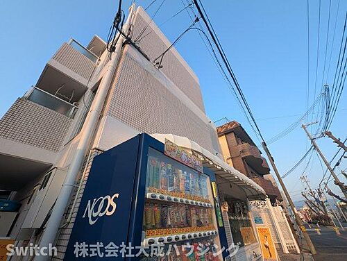 兵庫県西宮市南甲子園２丁目 3階建