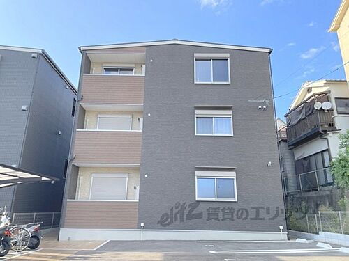 大阪府枚方市招提元町４丁目 築2年1ヶ月 3階建