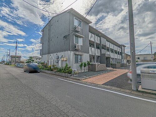 群馬県伊勢崎市境伊与久 3階建 築11年3ヶ月