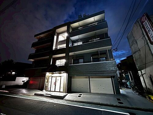 大阪府吹田市千里丘上 4階建