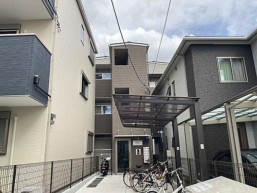大阪府池田市神田１丁目 3階建