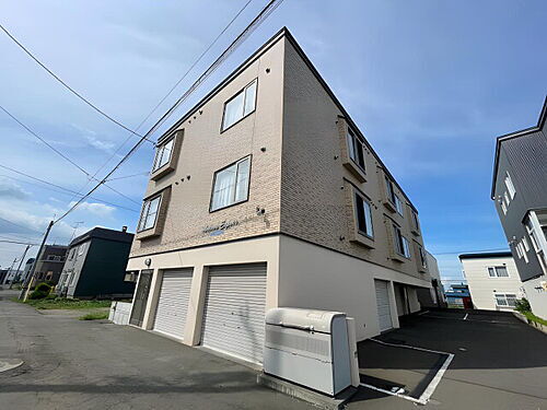 北海道札幌市白石区平和通７丁目北 3階建 築13年