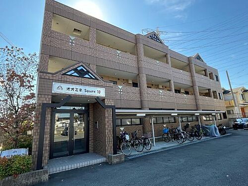大阪府枚方市大峰南町 3階建