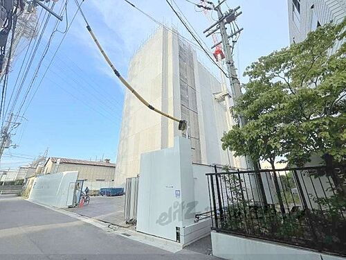 大阪府東大阪市新家東町  13階建