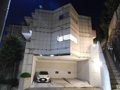 兵庫県宝塚市雲雀丘１丁目 築34年8ヶ月 3階建