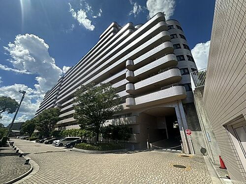 大阪府吹田市山田東４丁目 築33年11ヶ月 14階建