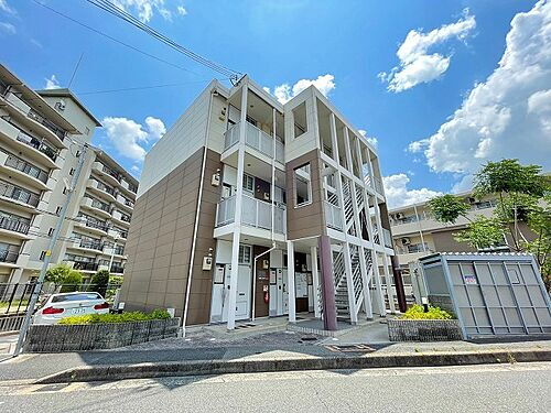 大阪府吹田市青葉丘南 築21年3ヶ月 3階建