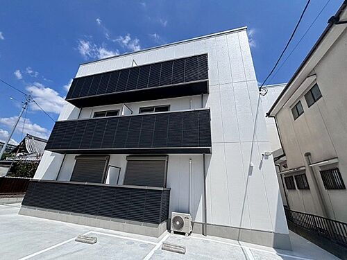 大阪府茨木市上穂積２丁目  3階建