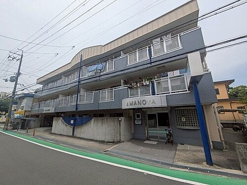 大阪府茨木市鮎川２丁目 築30年10ヶ月 3階建