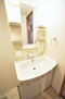 中ノ坂レジデンス シャワー付き洗面化粧台があり、身だしなみを整えるのに便利です。