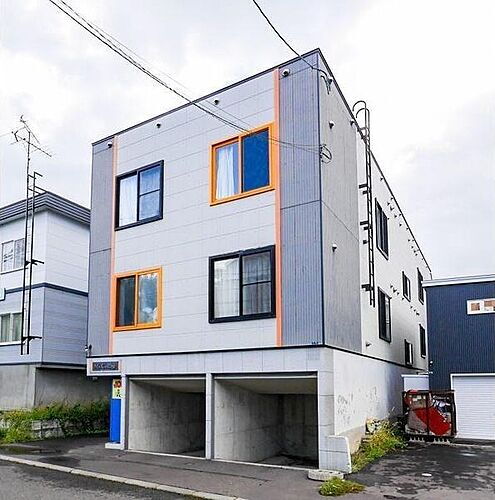 北海道札幌市白石区菊水元町七条４丁目 3階建 築18年3ヶ月