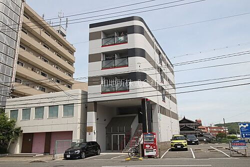 山口県下関市山の田東町 5階建