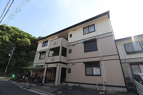 大阪府四條畷市清滝中町 3階建