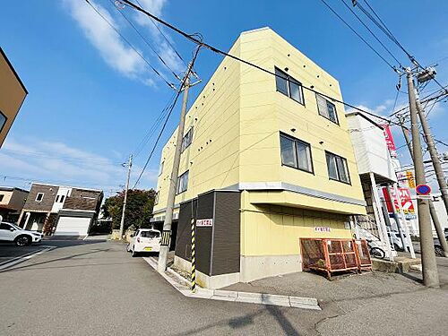 北海道函館市昭和３丁目 3階建