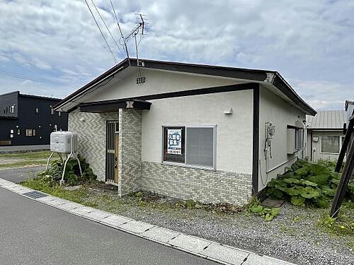 鳴川２丁目貸家