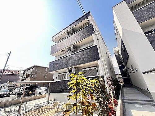 大阪府堺市西区鳳中町９丁 築1年9ヶ月 3階建