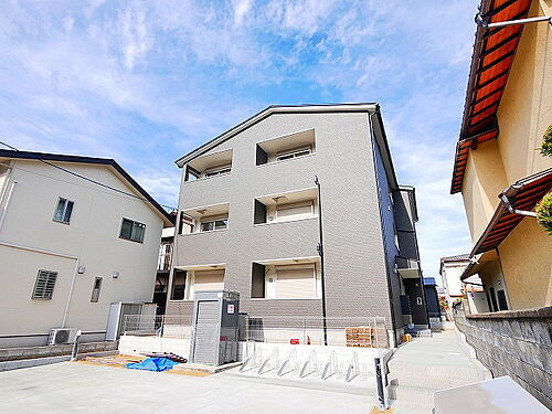 奈良県奈良市法蓮町 3階建 築1年未満