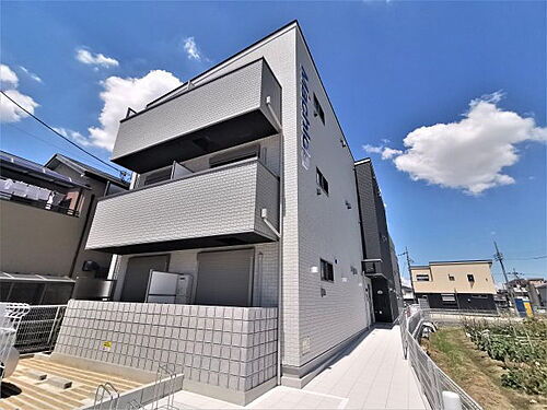 大阪府松原市高見の里２丁目 築4年6ヶ月 3階建