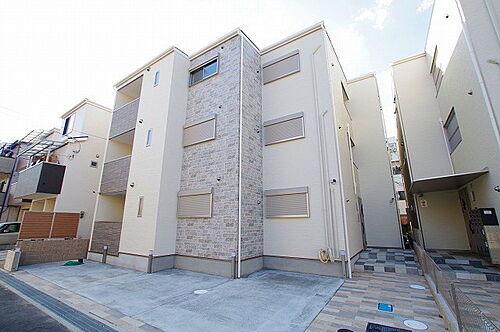 大阪府寝屋川市萱島桜園町 築4年 3階建