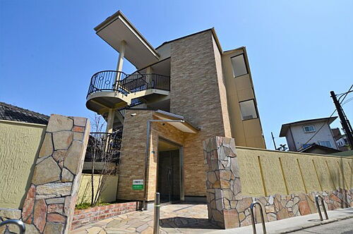 大阪府松原市上田５丁目 築9年7ヶ月 3階建