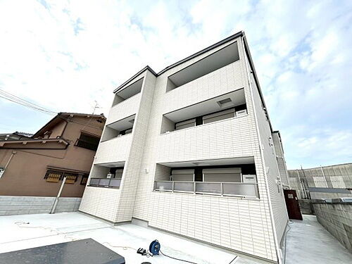 大阪府堺市西区菱木２丁 3階建 