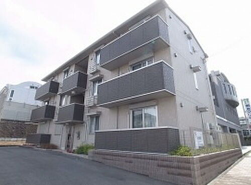 大阪府富田林市津々山台３丁目 築10年8ヶ月 3階建