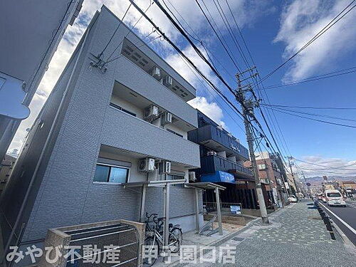 兵庫県西宮市上鳴尾町 築5年1ヶ月 3階建
