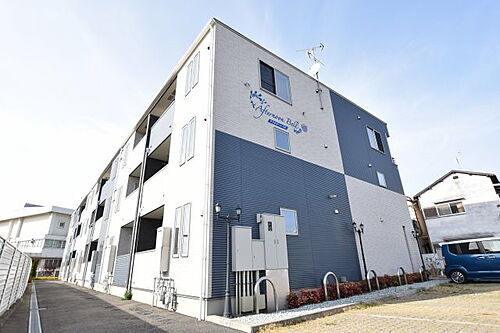 大阪府和泉市富秋町１丁目 築9年3ヶ月 3階建