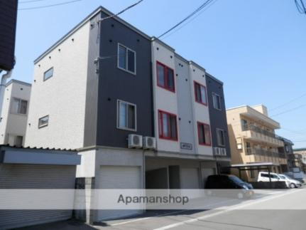 北海道札幌市白石区本郷通５丁目南 3階建