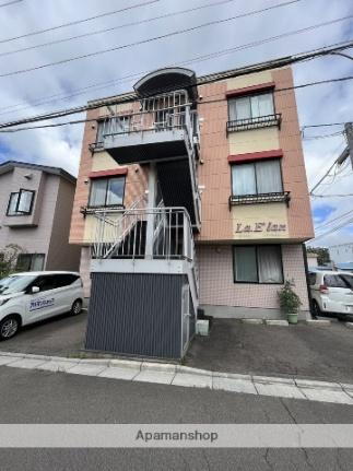 ラ・エラン 3階建