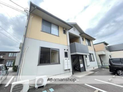 富山県富山市大泉東町１丁目 2階建