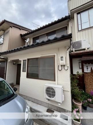 富山県滑川市下小泉町 2階建