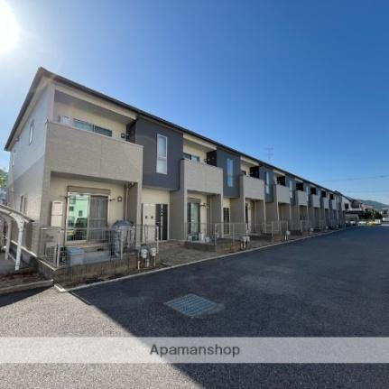 滋賀県大津市勧学２丁目 2階建