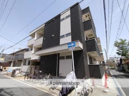 大阪府吹田市清和園町 3階建