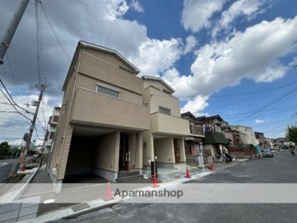 大阪府高槻市津之江町３丁目  3階建