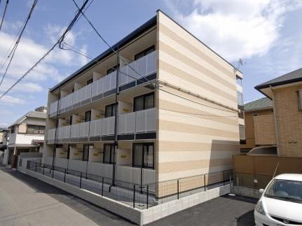 レオパレス伊島町２丁目 3階建