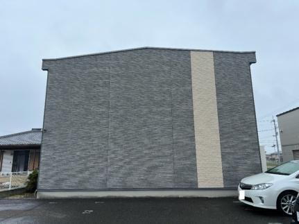レオパレスハーヴ壱番館 2階建