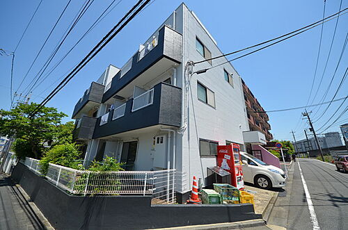東京都多摩市鶴牧１丁目 3階建