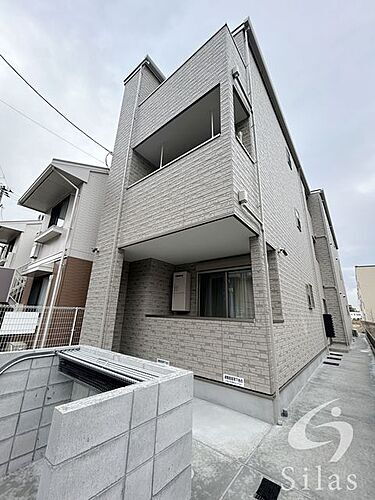 兵庫県尼崎市若王寺１丁目 3階建
