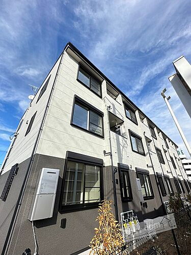 大阪府堺市西区鳳北町９丁 築2年3ヶ月 3階建